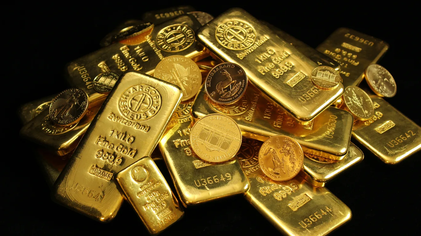 A photo depicting gold investment 2025